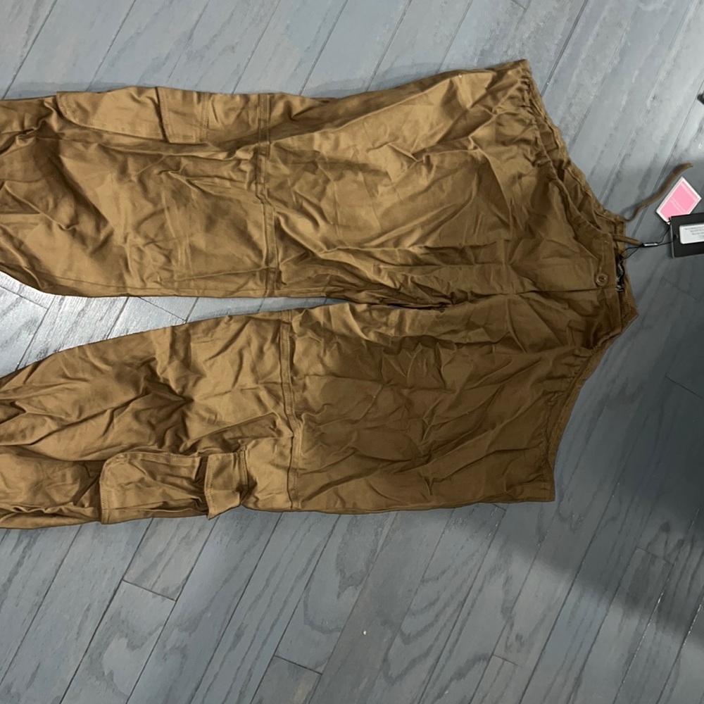 Pretty little thing, parachute pants